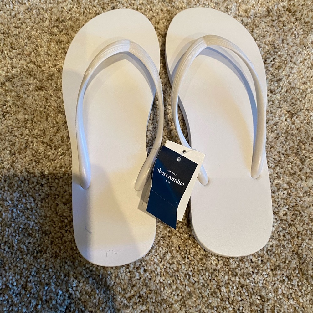 Abercombie kids flip flops